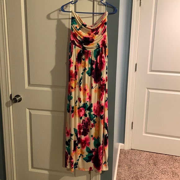 Medium strapless dress with pockets! Like new! - Picture 1 of 5